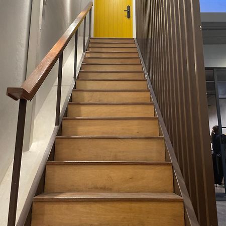 Yellow Door HHQ Extérieur photo